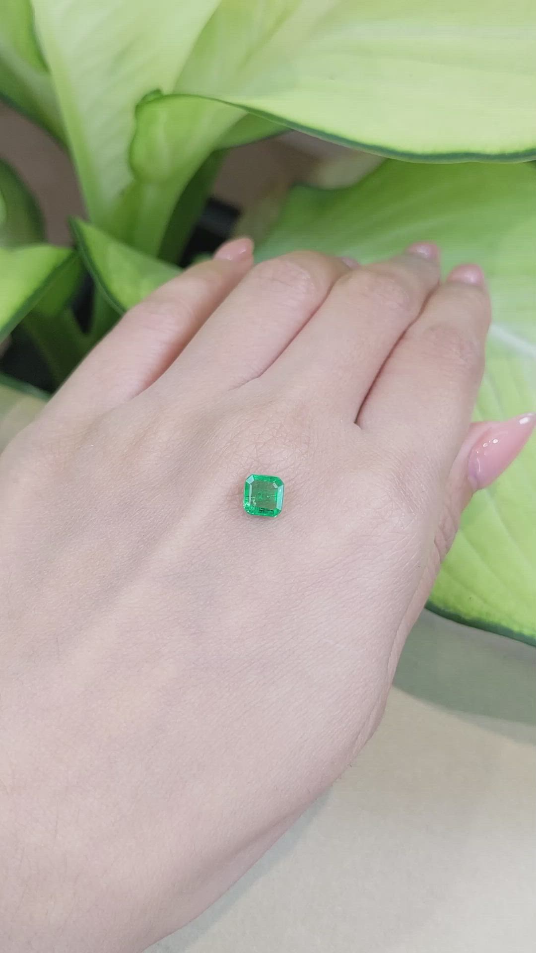 0.92 Ct. Emerald from Colombia Size Video