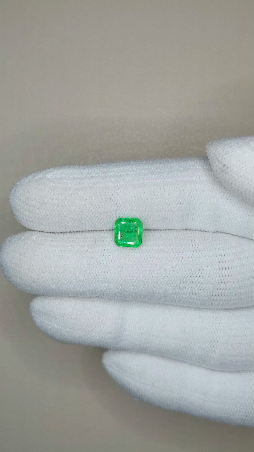 0.92 Ct. Emerald from Colombia Size Video