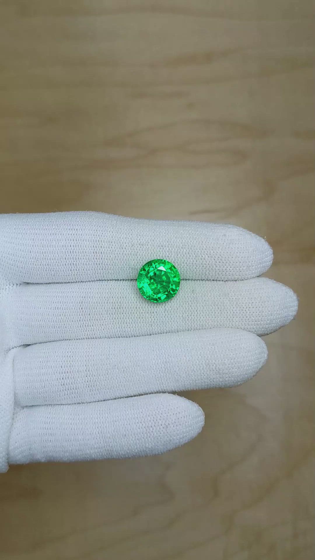 4.73 Ct. Emerald from Colombia Size Video