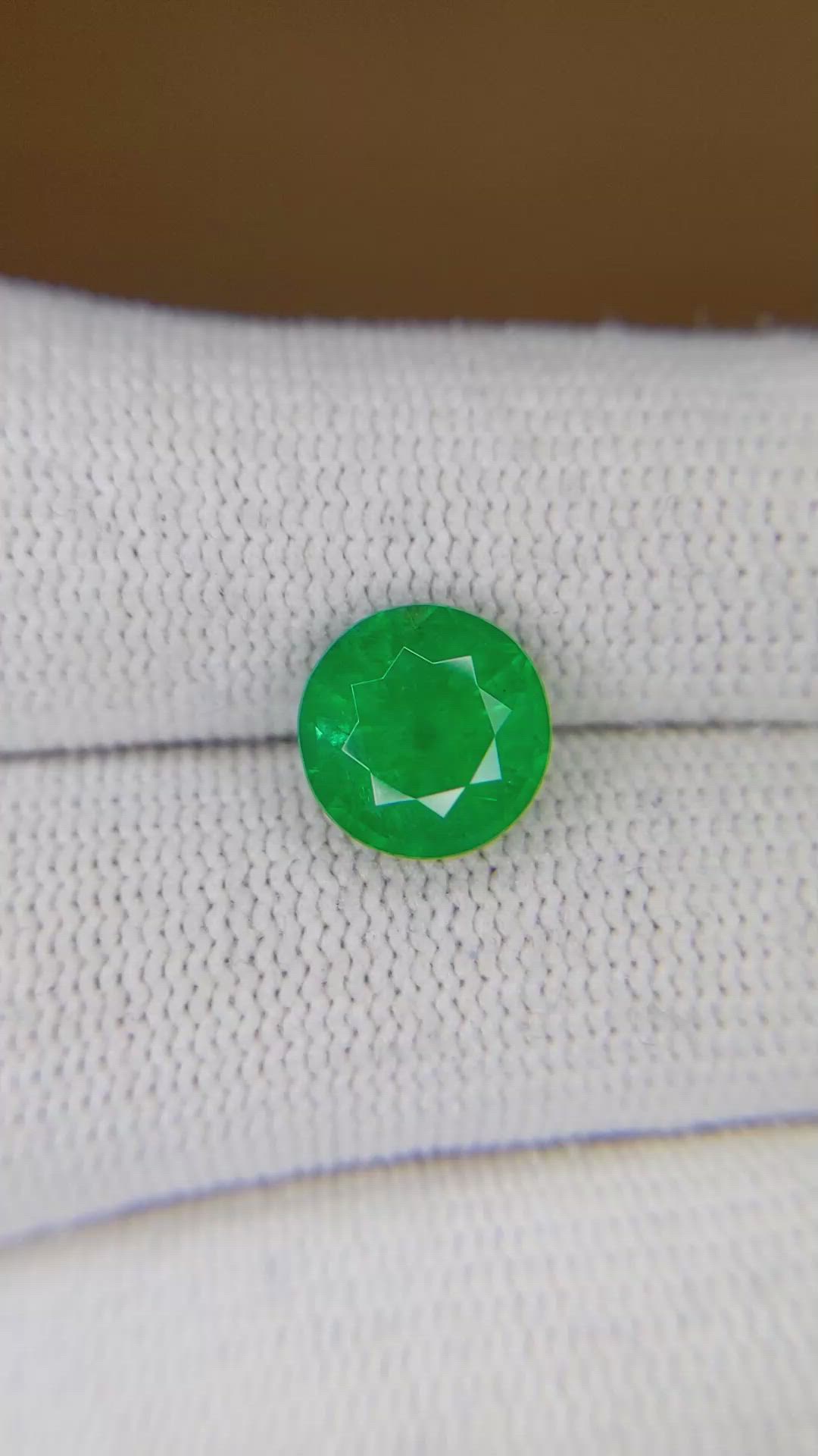 2.62 Ct. Emerald from Zambia Size Video