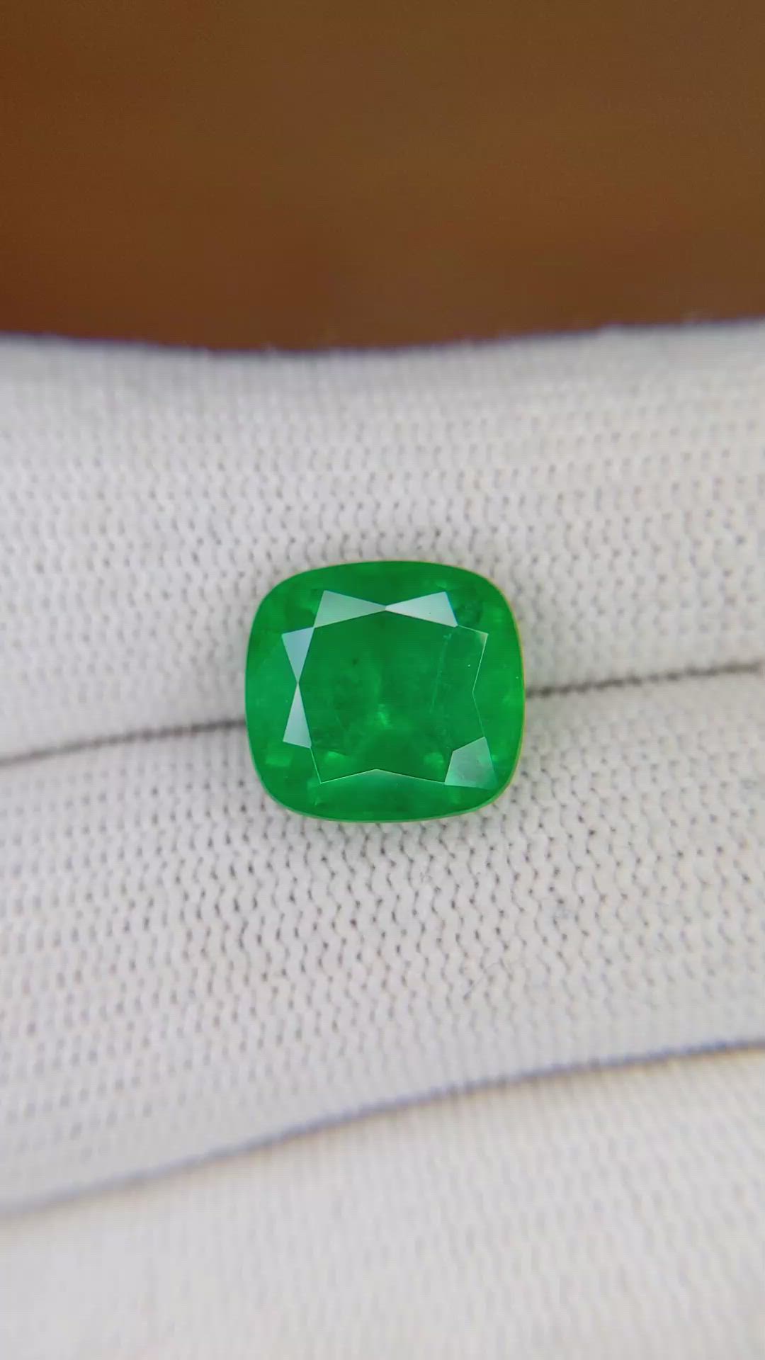 4.66 Ct. Emerald from Zambia Size Video