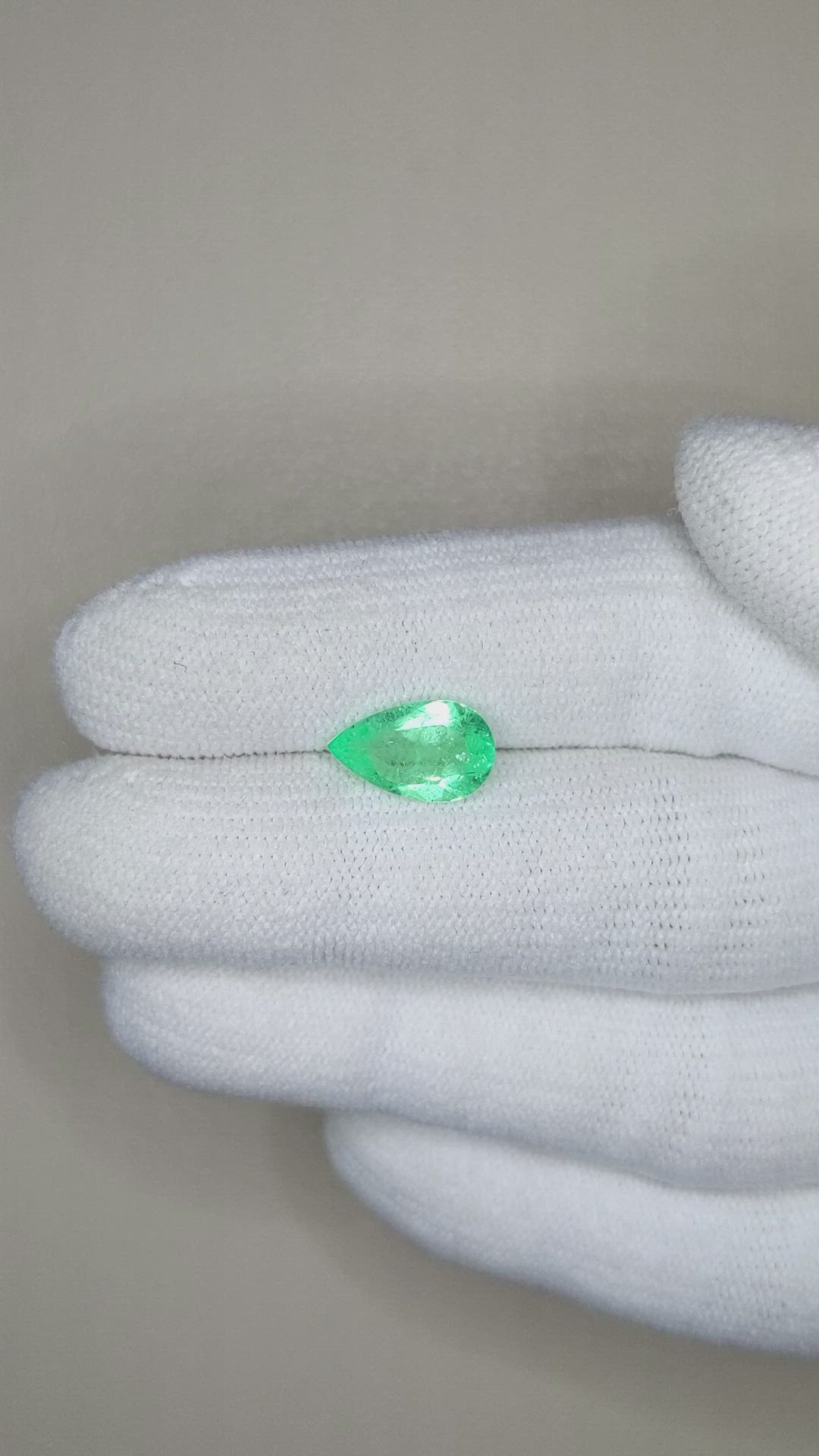1.52 Ct. Emerald from Colombia Size Video
