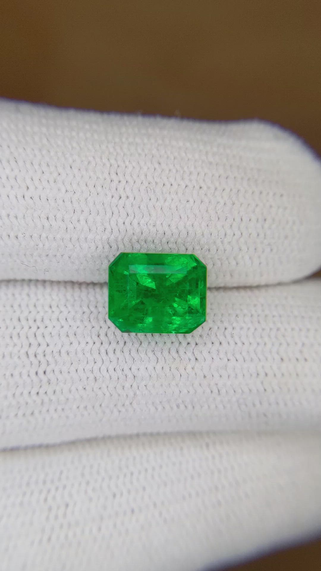 2.92 Ct. Emerald from Colombia Size Video