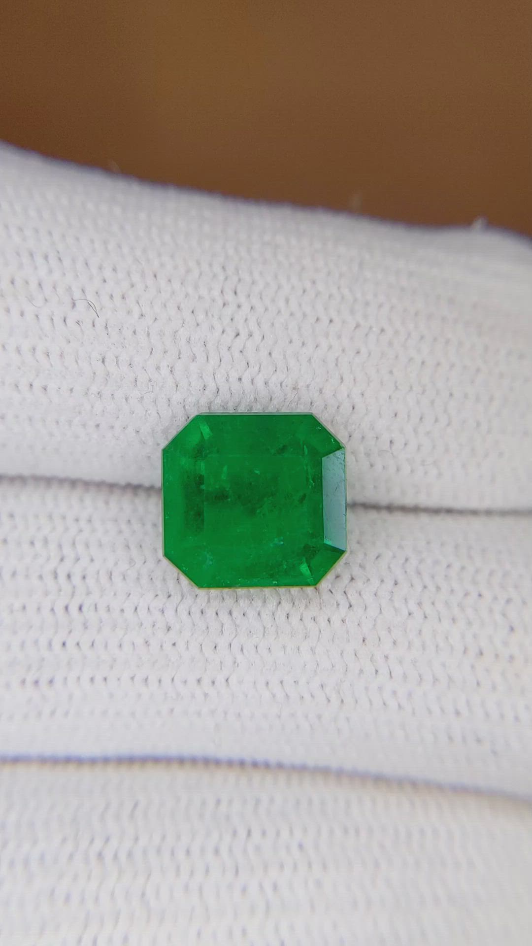 2.95 Ct. Emerald from Colombia Size Video