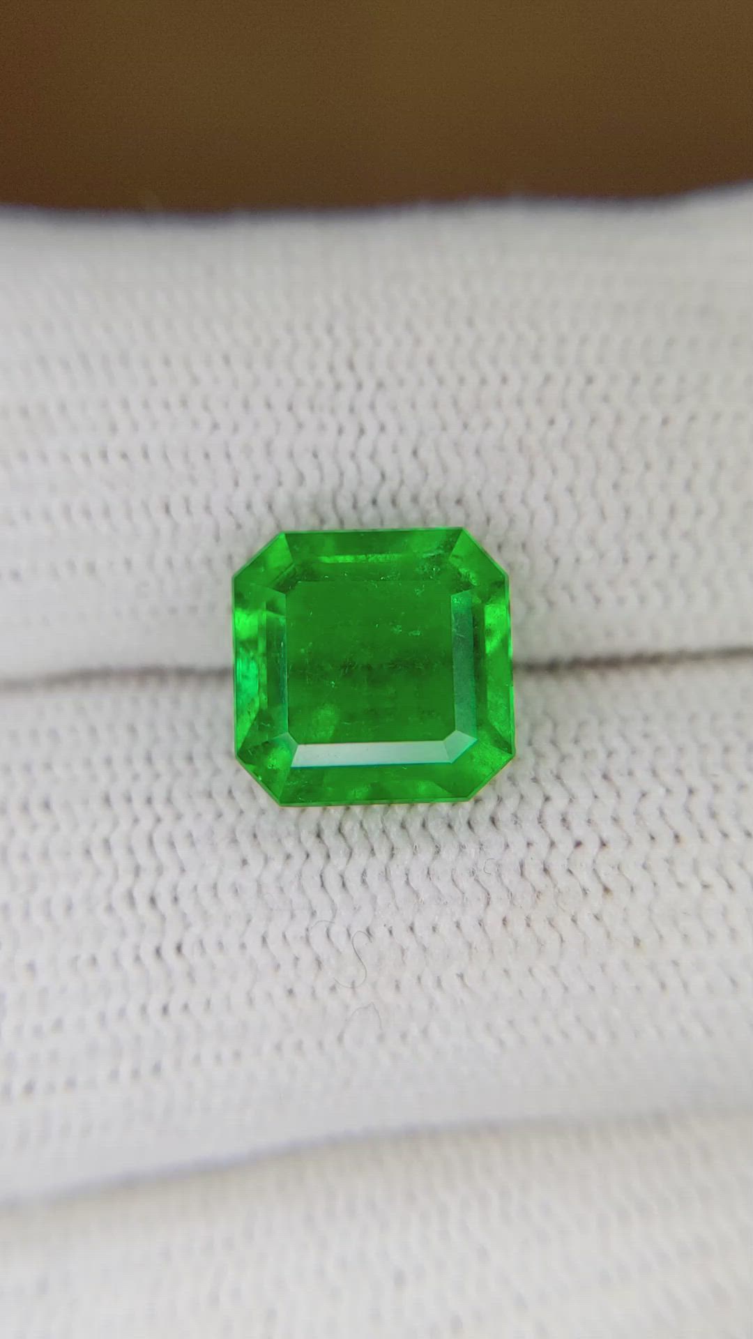 2.64 Ct. Emerald from Colombia Size Video