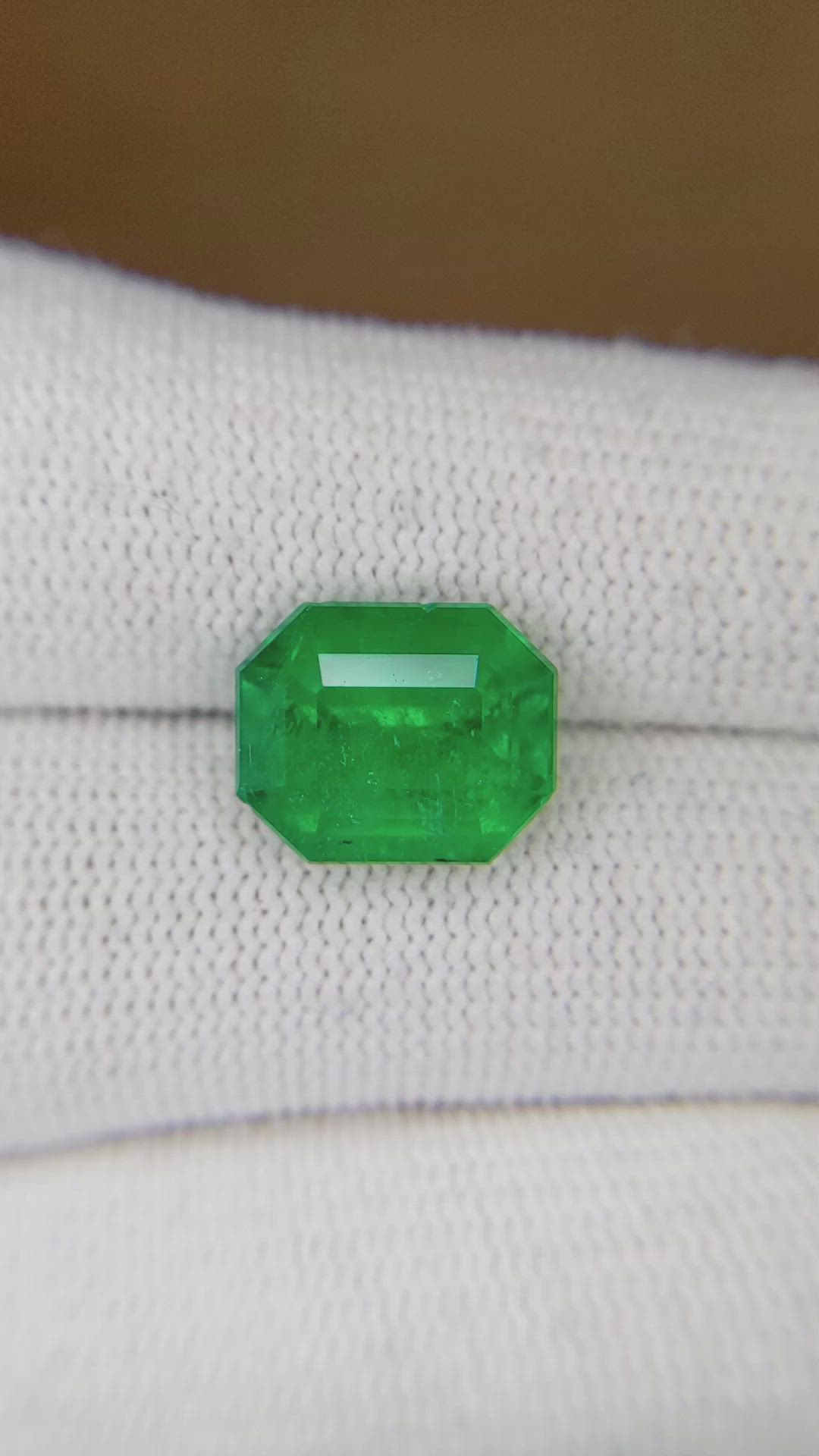 5.31 Ct. Emerald from Colombia Size Video