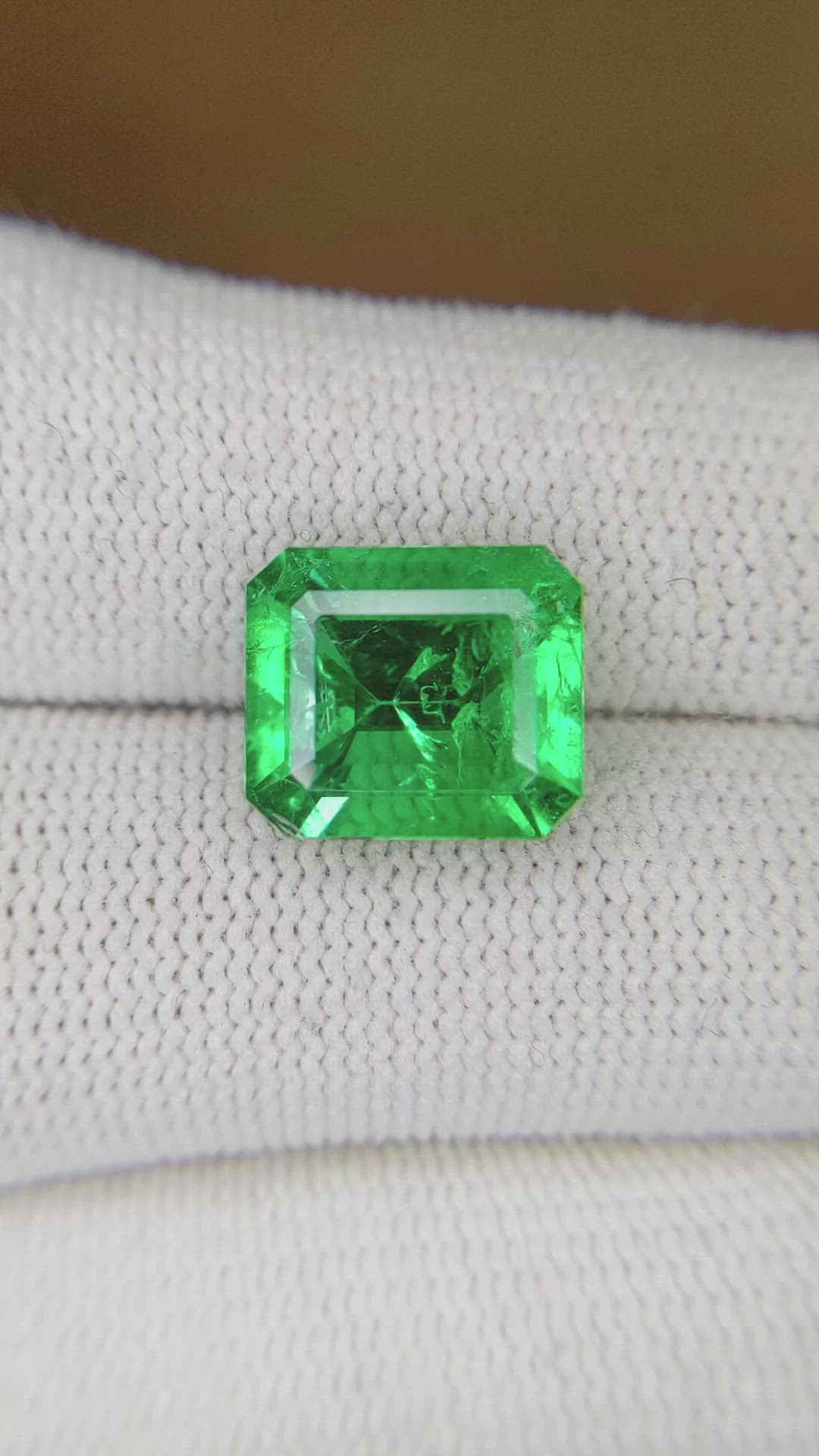 5.20 Ct. Emerald from Colombia Size Video