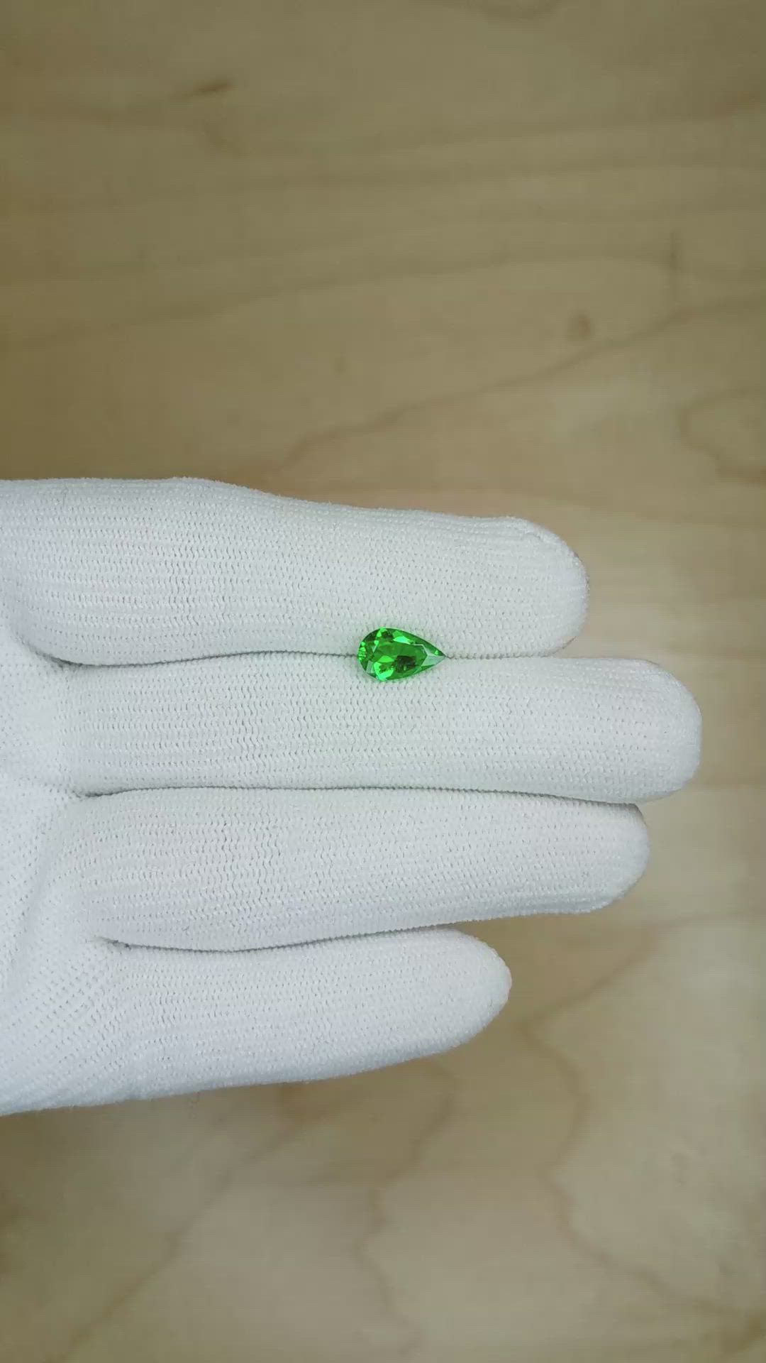 0.92 Ct. Emerald from Colombia Size Video