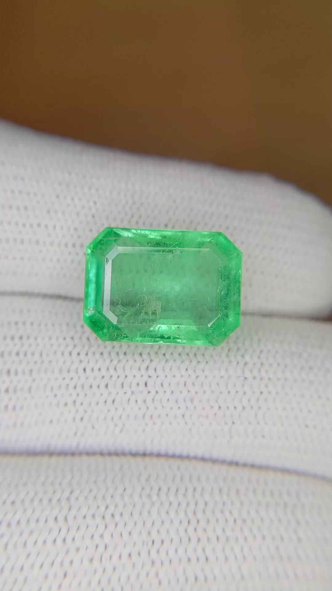 8.18 Ct. Emerald from Russia Size Video