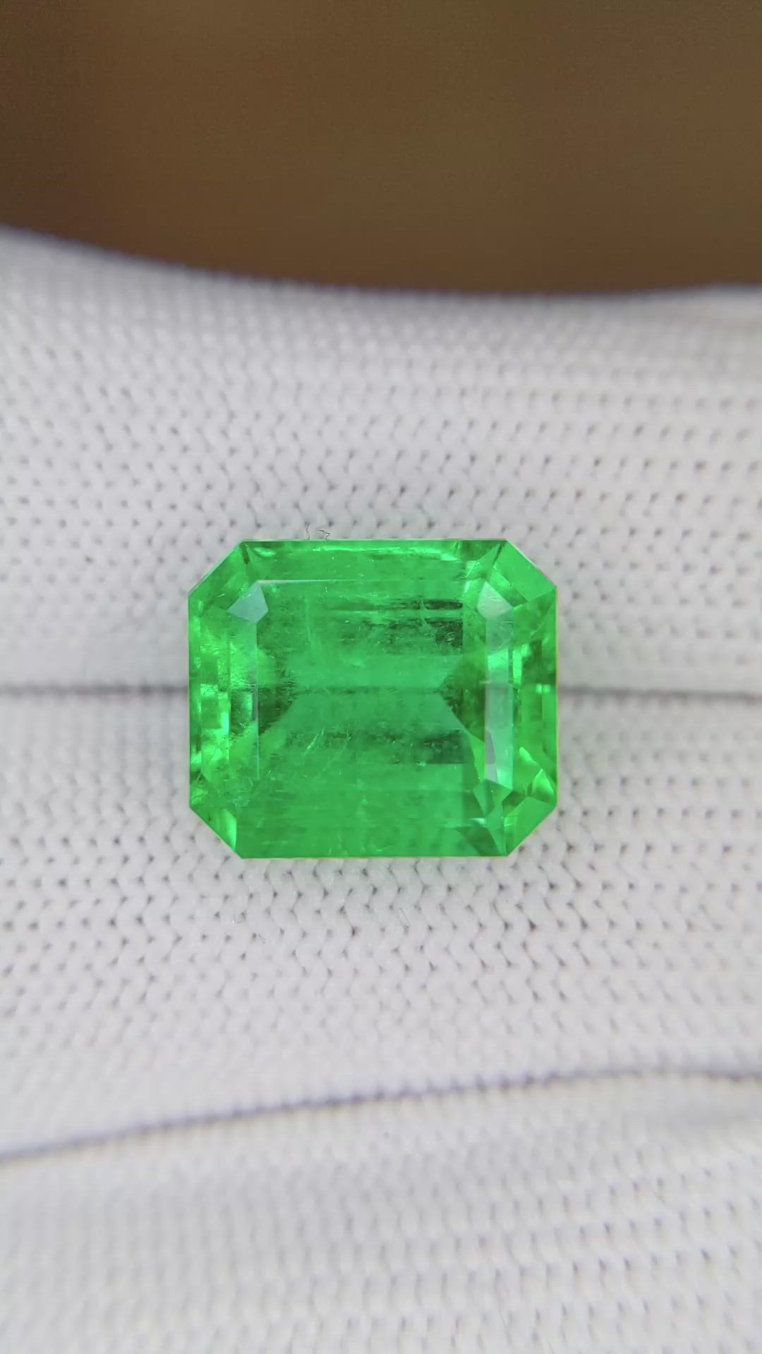 7.90 Ct. Emerald from Zambia Size Video