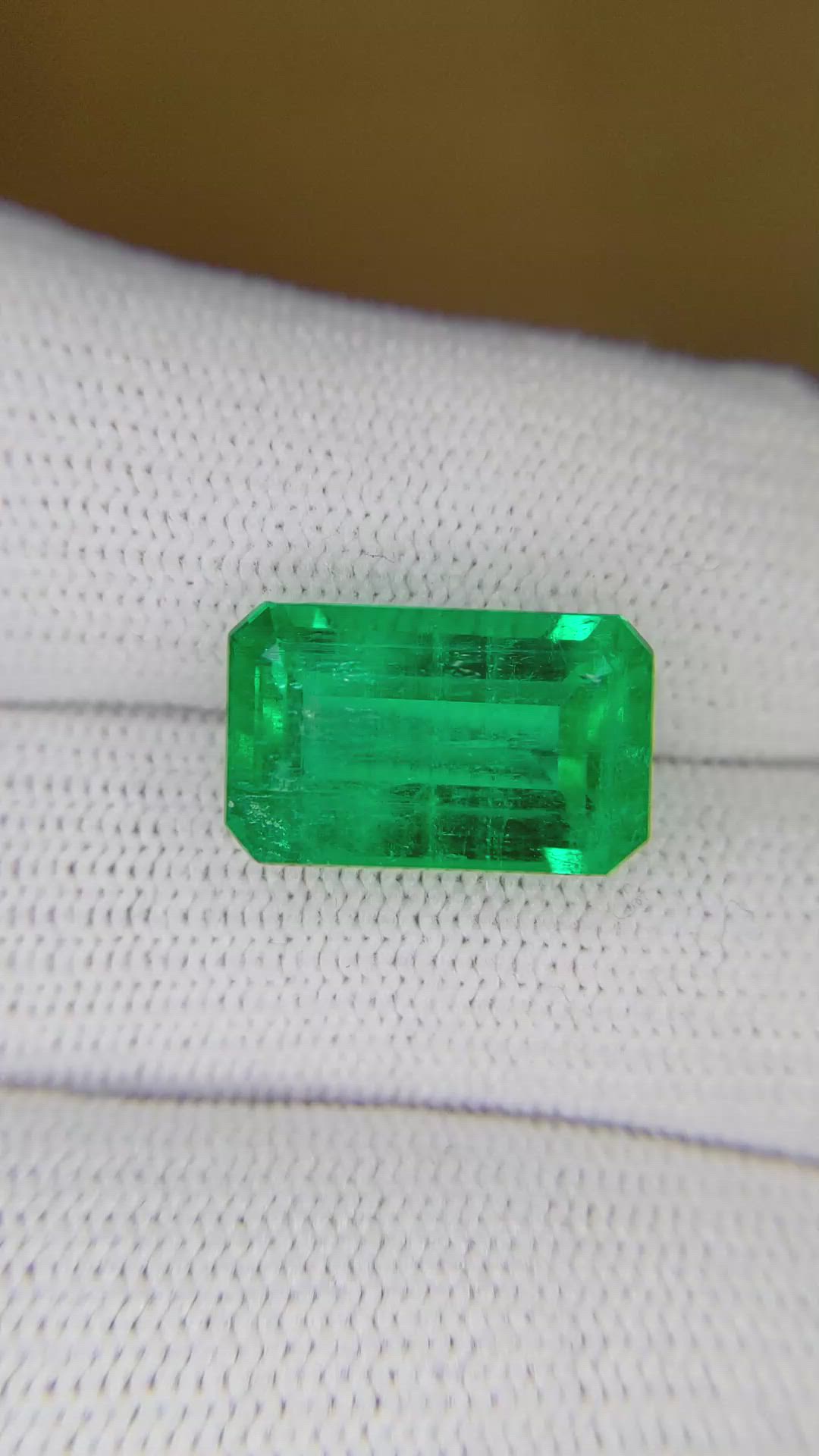 7.63 Ct. Emerald from Colombia Size Video