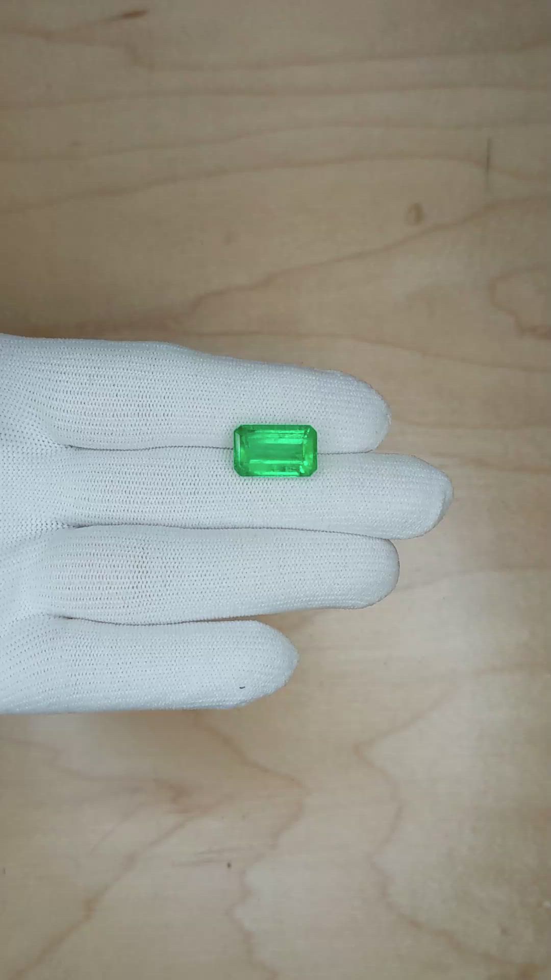 7.63 Ct. Emerald from Colombia Size Video