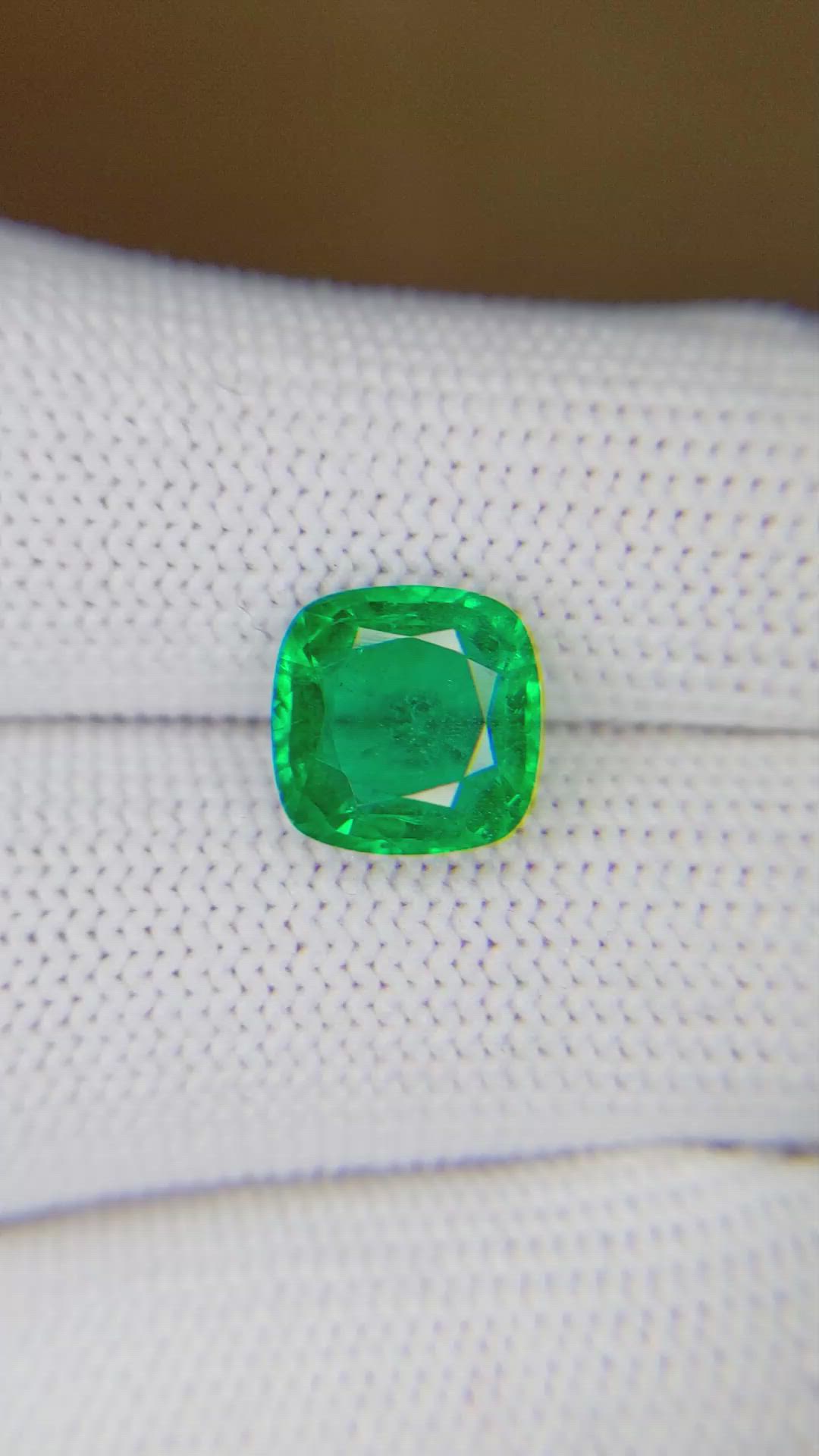 2.77 Ct. Emerald from Zambia Size Video