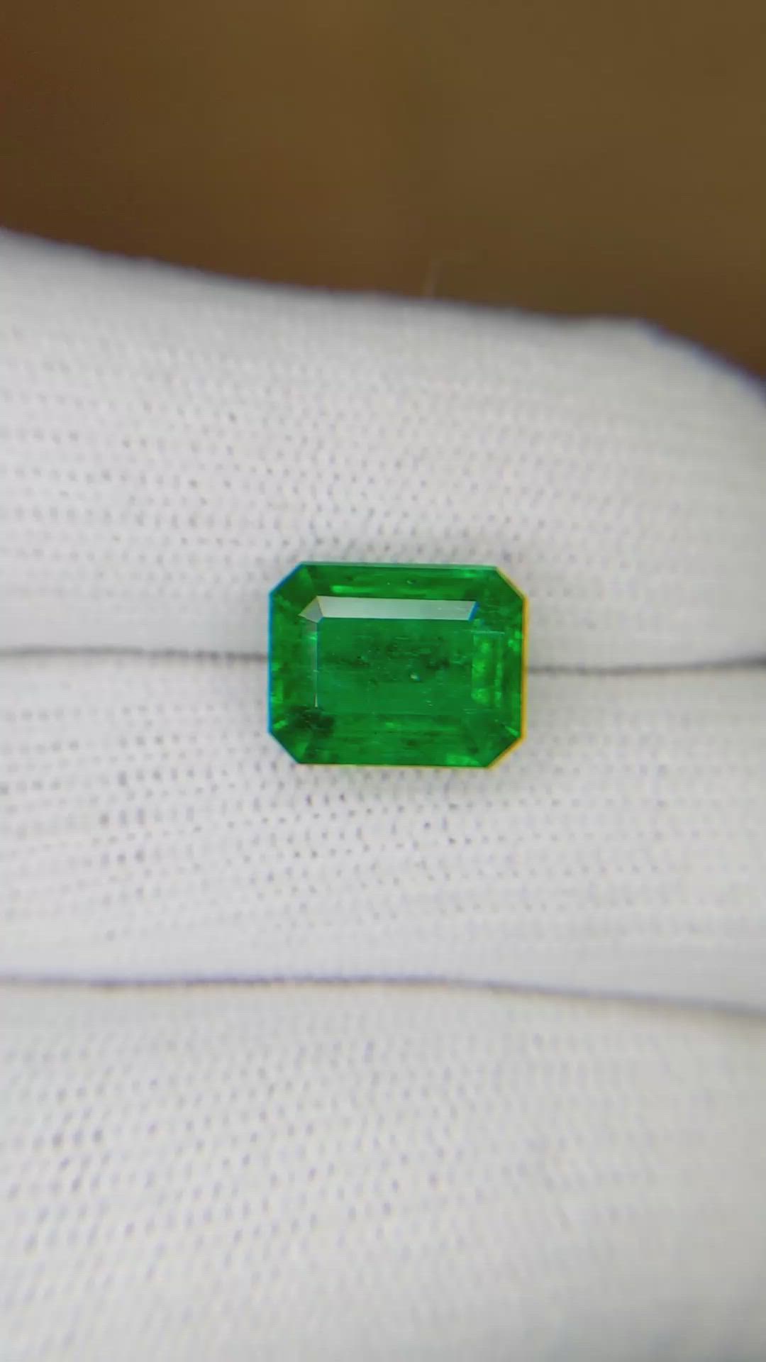 3.85 Ct. Emerald from Zambia Size Video