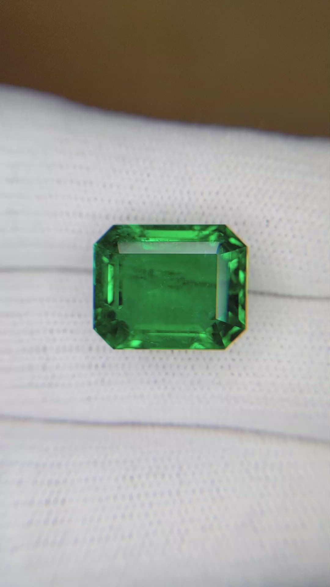 9.41 Ct. Emerald from Zambia Size Video