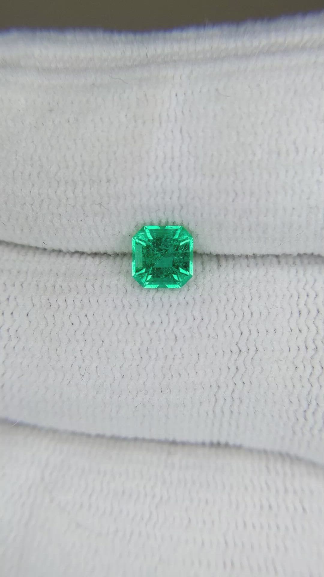 0.61 Ct. Emerald from Colombia Size Video