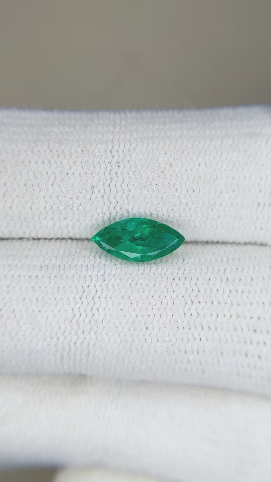 0.87 Ct. Emerald from Colombia Size Video
