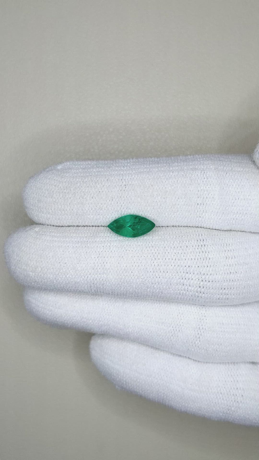 0.87 Ct. Emerald from Colombia Size Video