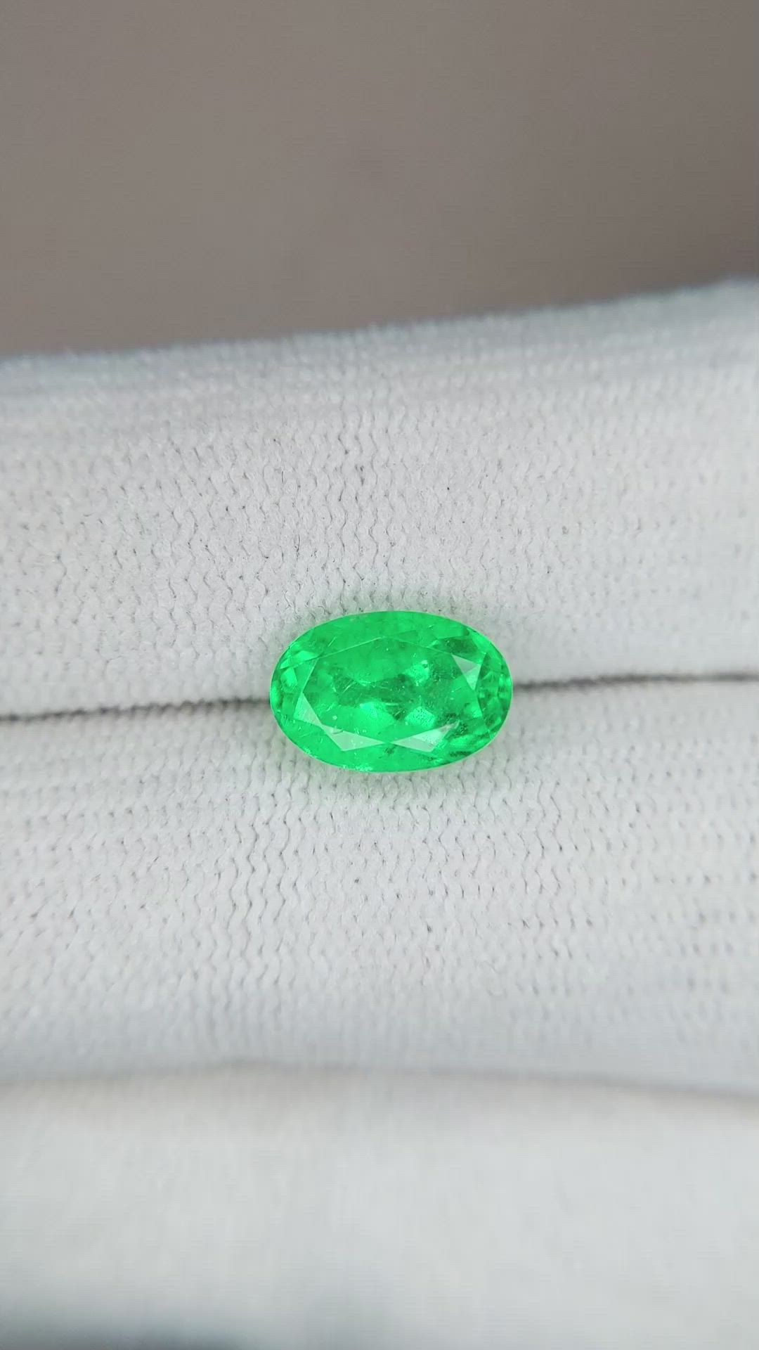1.90 Ct. Emerald from Colombia Size Video