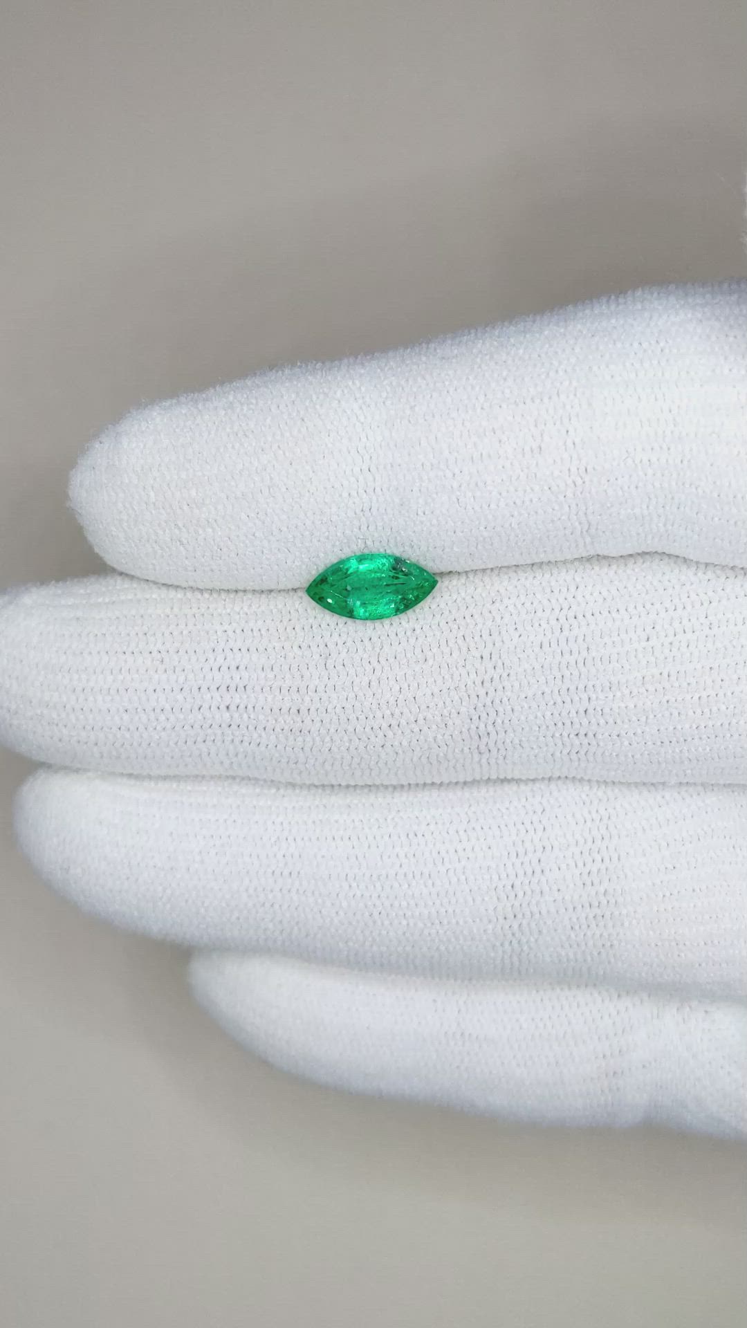 0.97 Ct. Emerald from Colombia Size Video