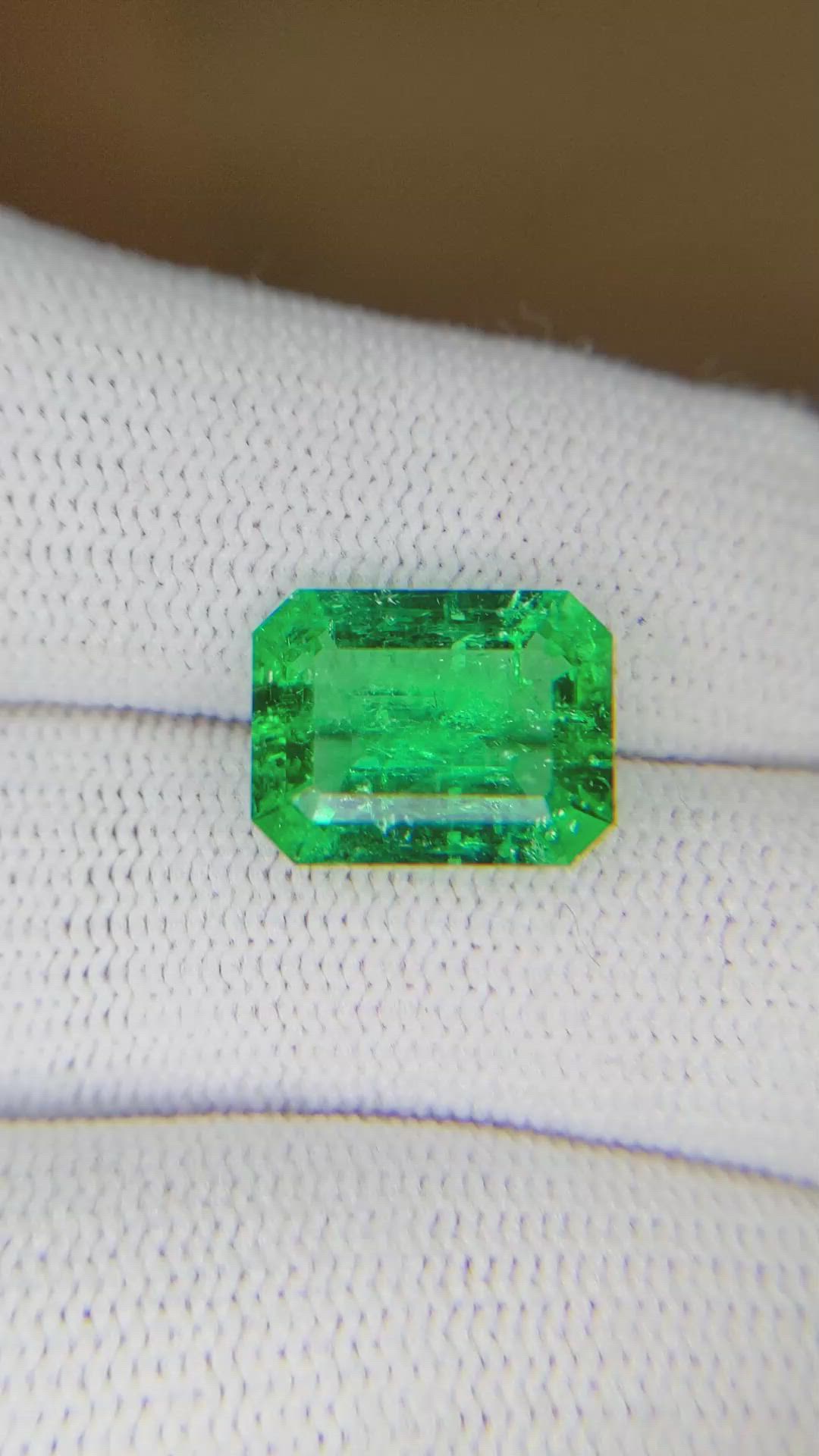4.40 Ct. Emerald from Colombia Size Video