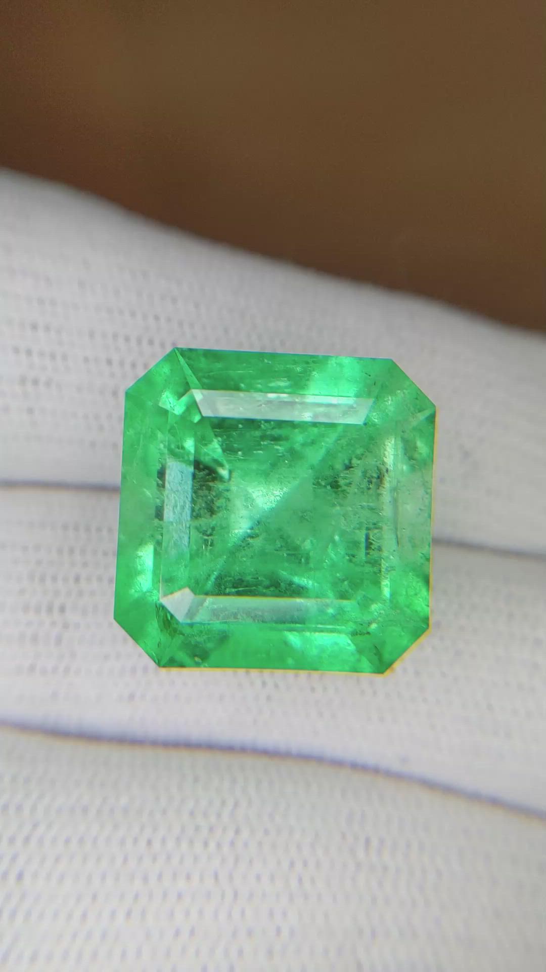 19.36 Ct. Emerald from Colombia Size Video
