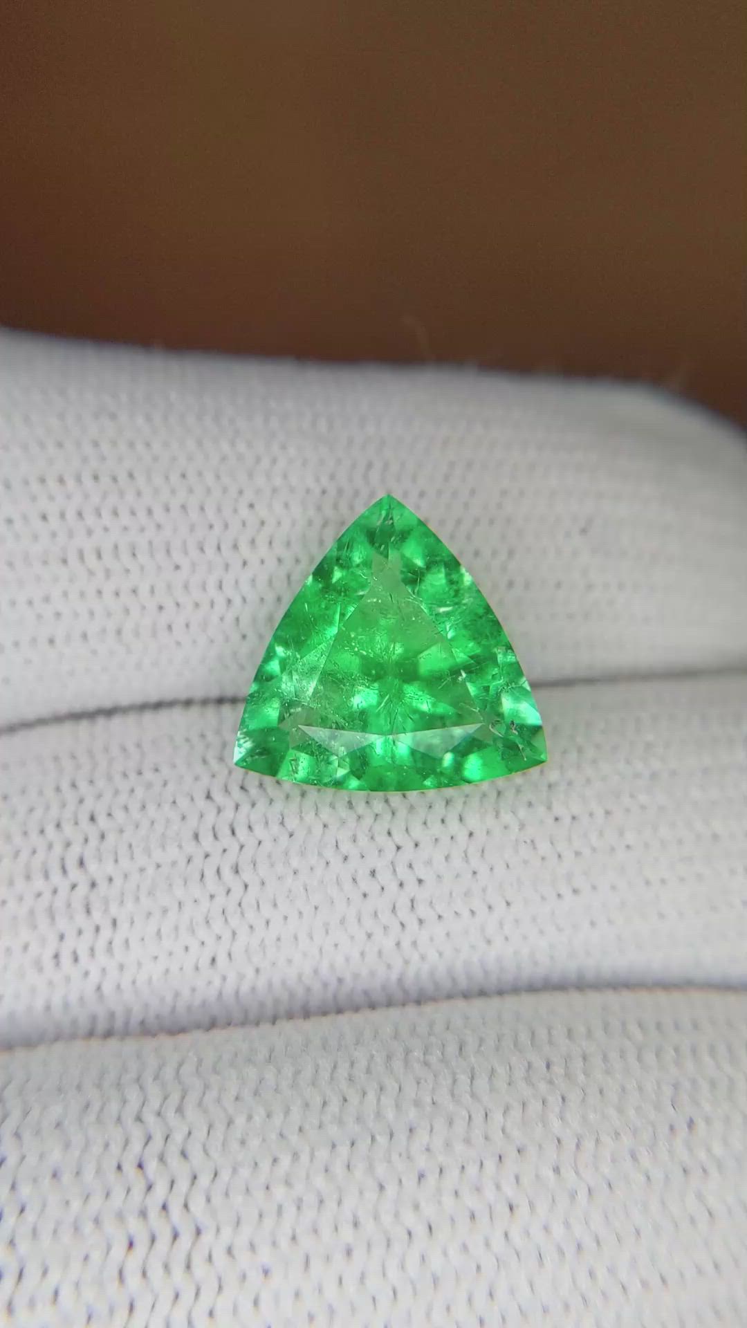 4.21 Ct. Emerald from Colombia Size Video