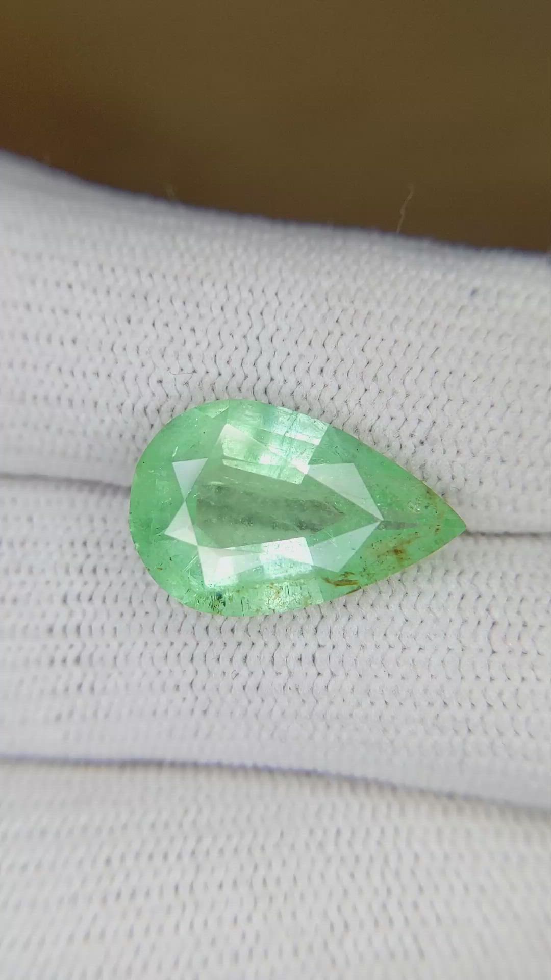 5.57 Ct. Emerald from Zambia Size Video