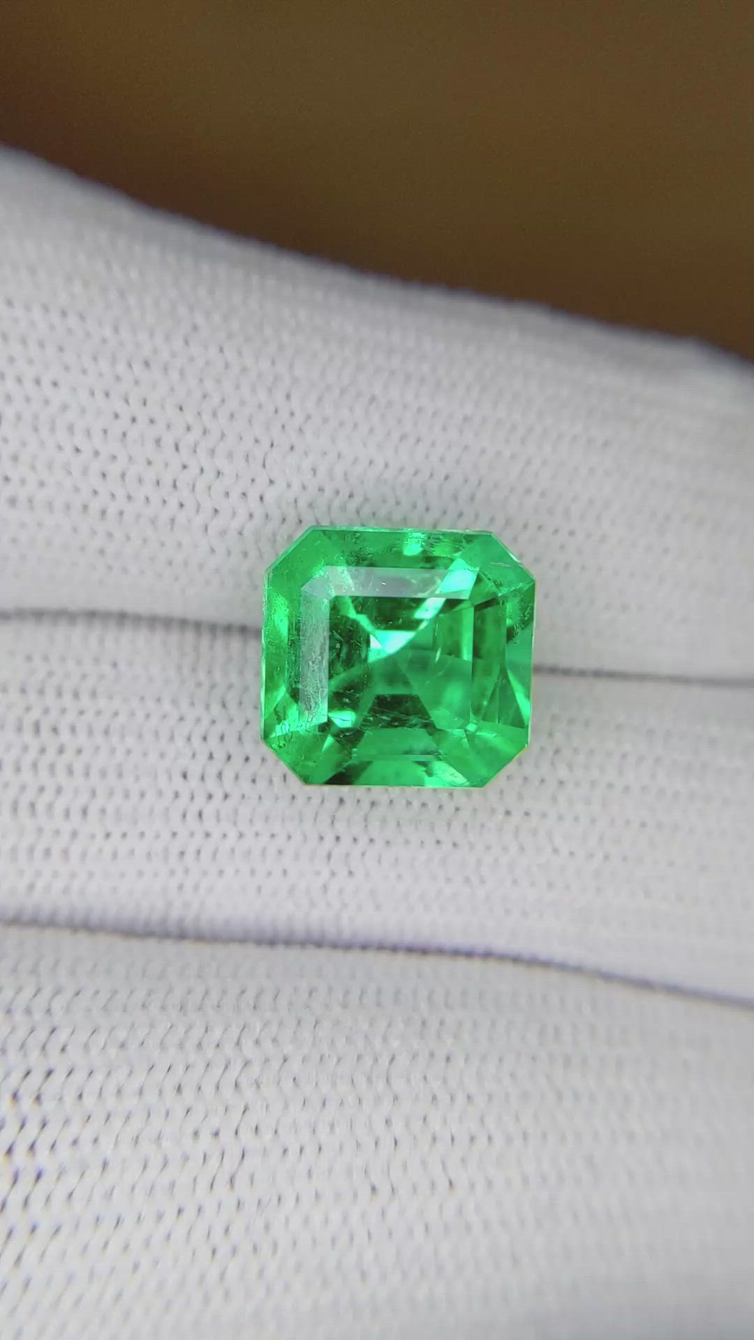 5.07 Ct. Emerald from Colombia Size Video