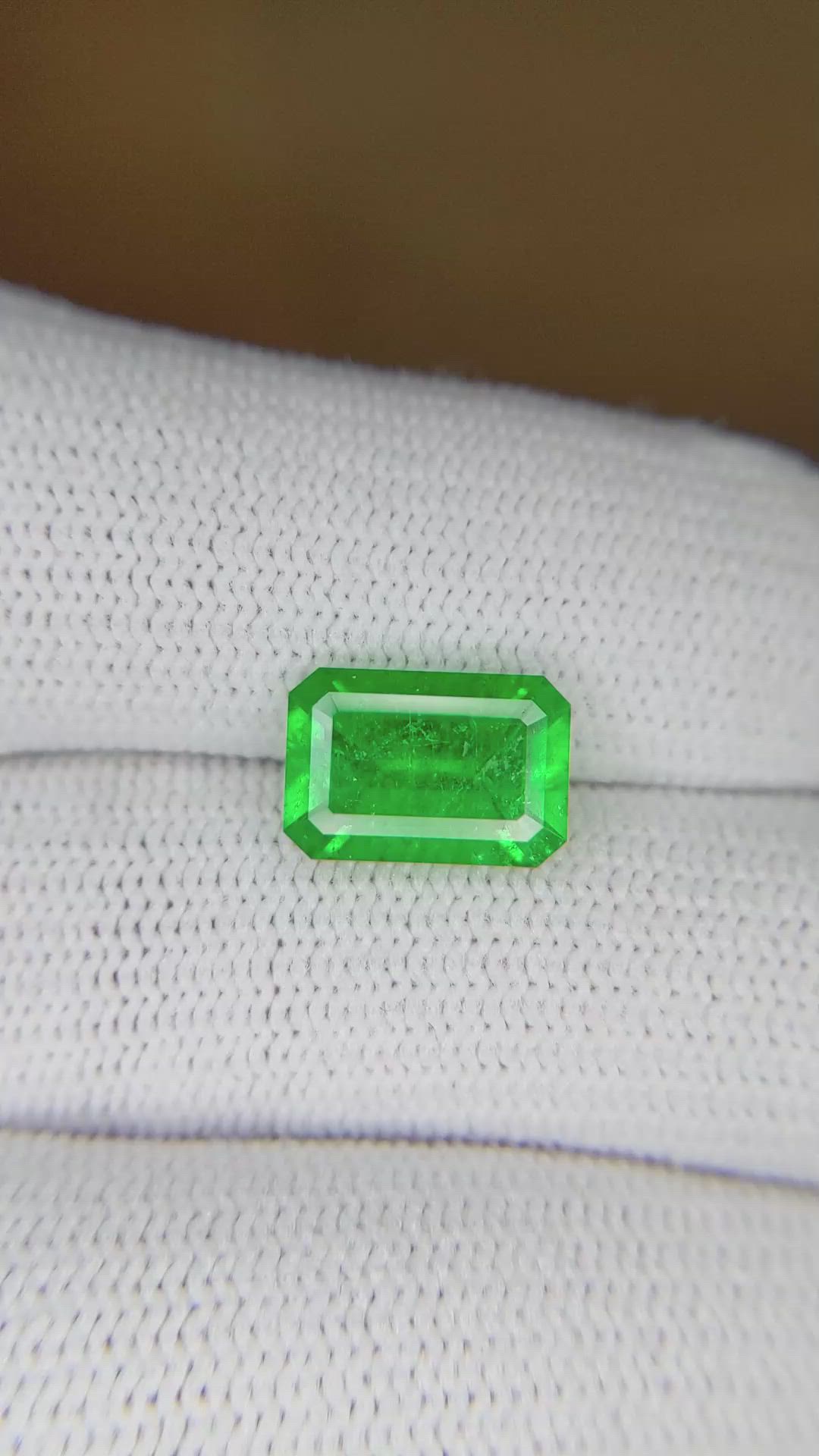 2.17 Ct. Emerald from Colombia Size Video