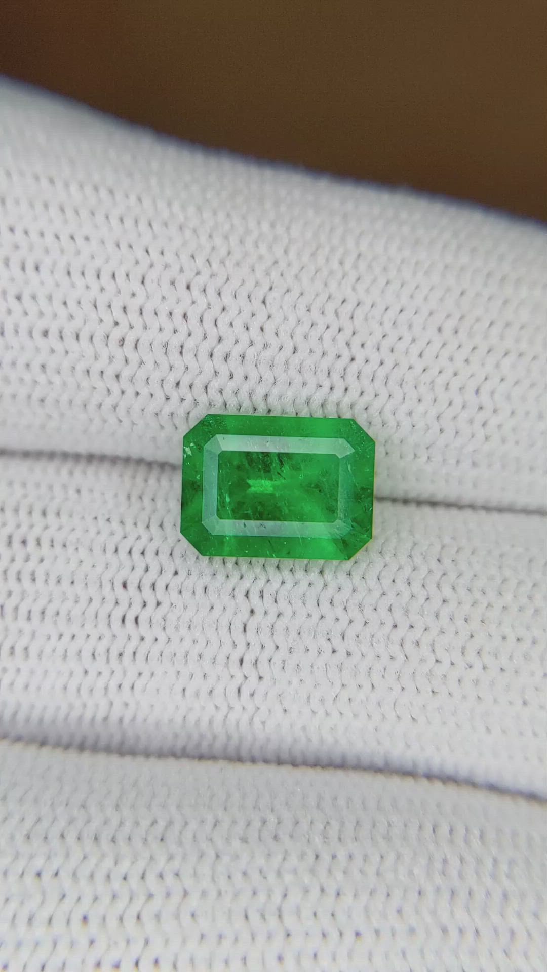 1.85 Ct. Emerald from Colombia Size Video