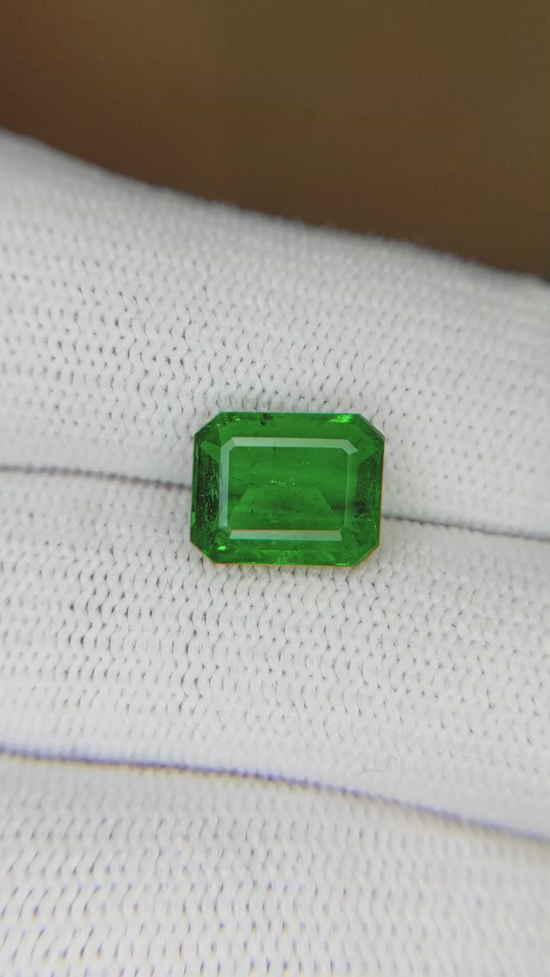 2.89 Ct. Emerald from Zambia Size Video