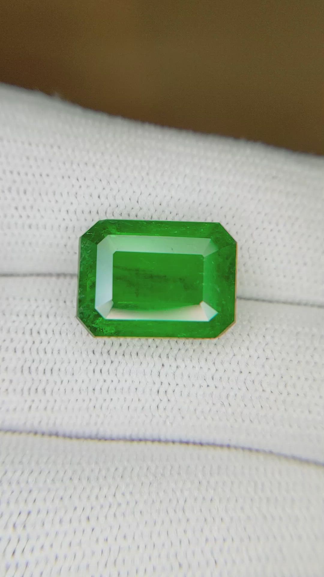 7.51 Ct. Emerald from Colombia Size Video