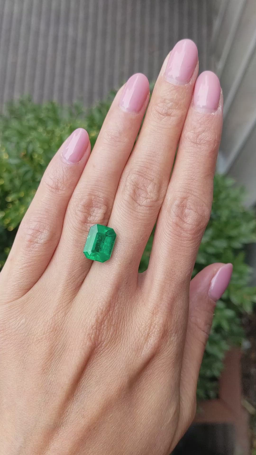 5.30 Ct. Emerald from Colombia Size Video