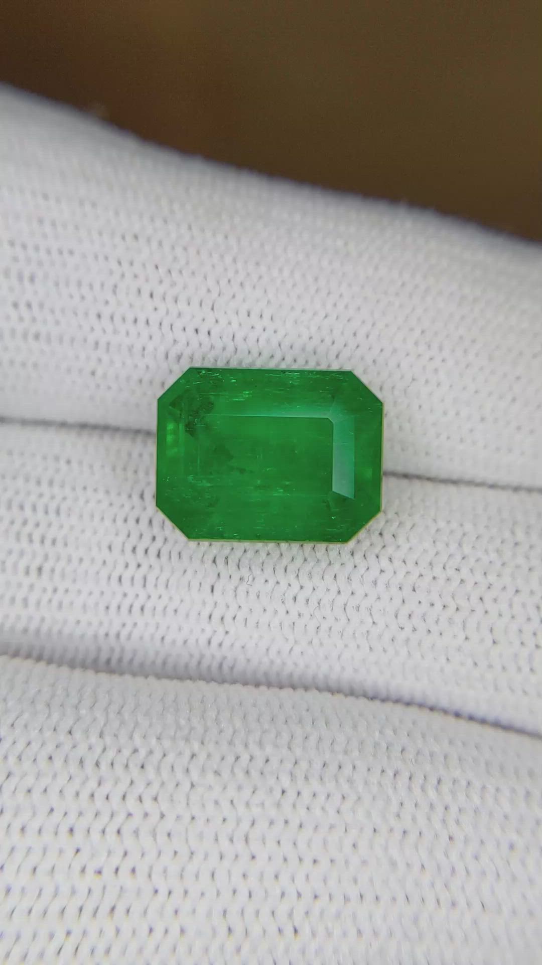 5.30 Ct. Emerald from Colombia Size Video