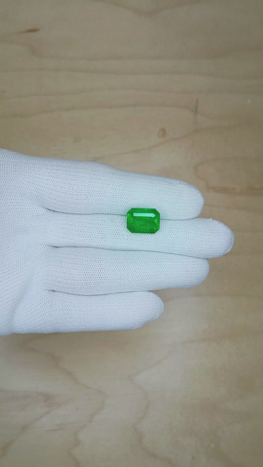 5.30 Ct. Emerald from Colombia Size Video