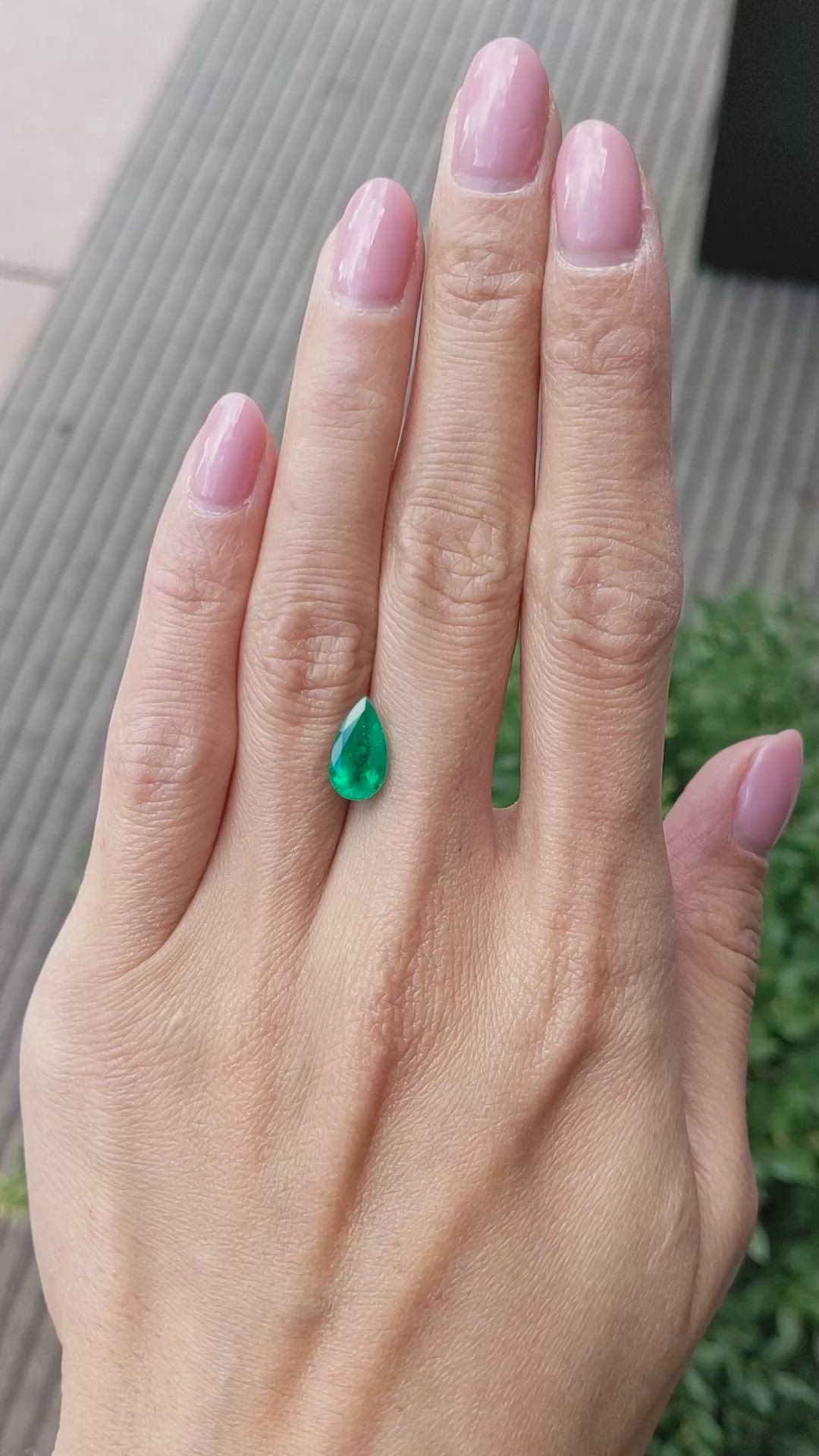 2.00 Ct. Emerald from Colombia Size Video