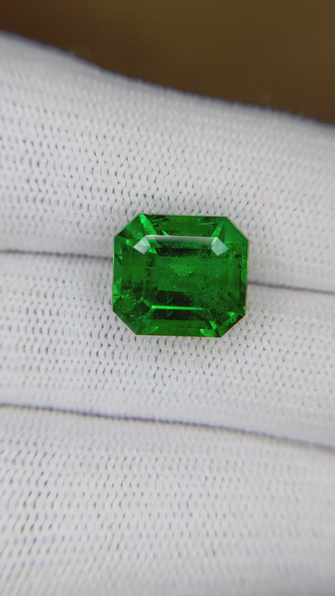 6.84 Ct. Emerald from Zambia Size Video