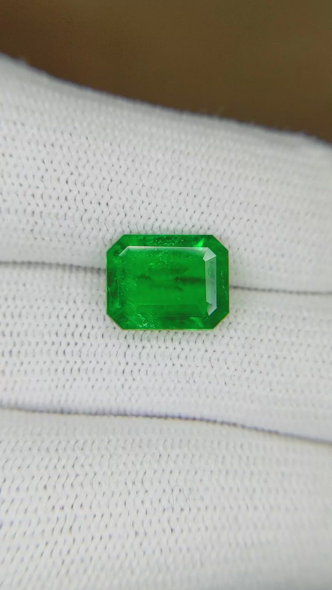 2.94 Ct. Emerald from Colombia Size Video