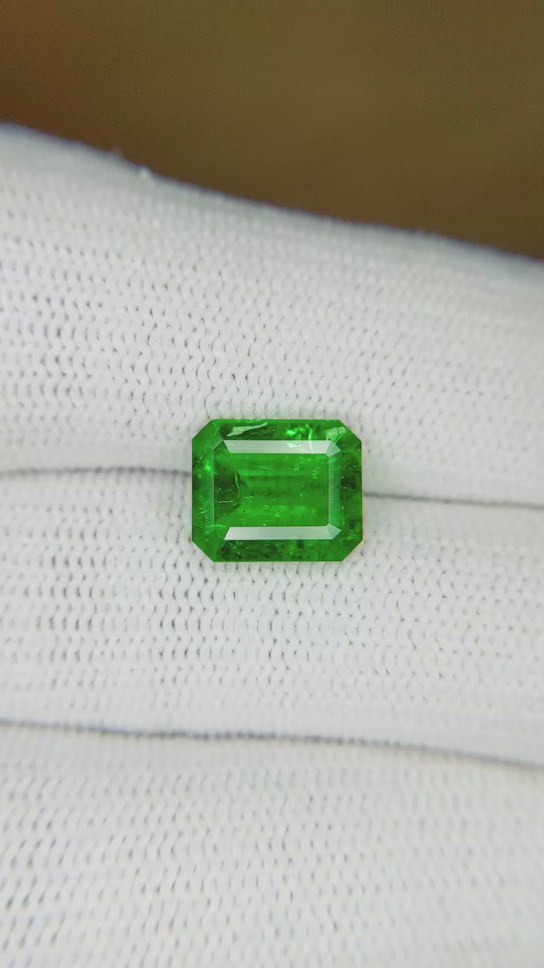 1.94 Ct. Emerald from Colombia Size Video