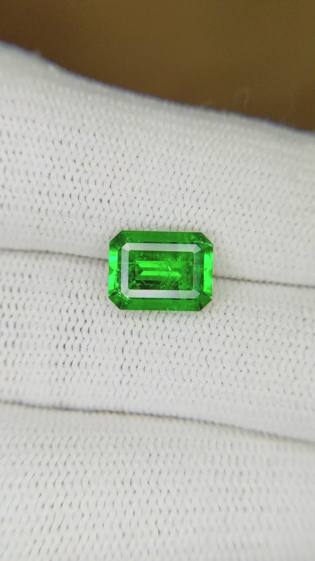 1.95 Ct. Emerald from Colombia Size Video