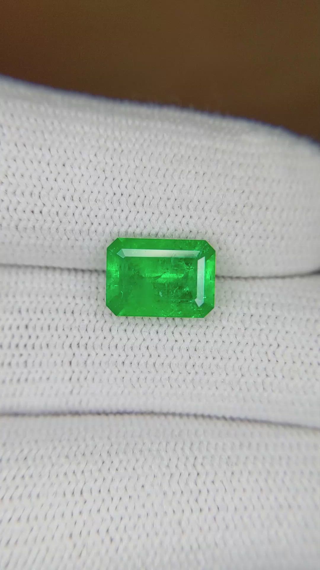 2.11 Ct. Emerald from Colombia Size Video