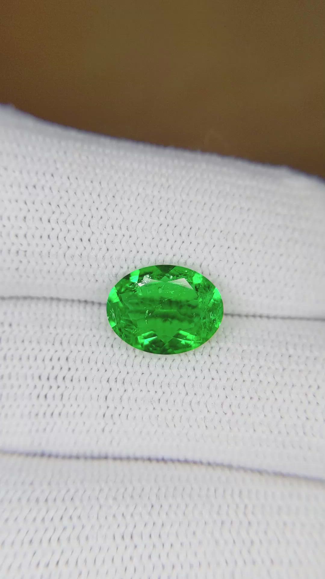 1.83 Ct. Emerald from Colombia Size Video