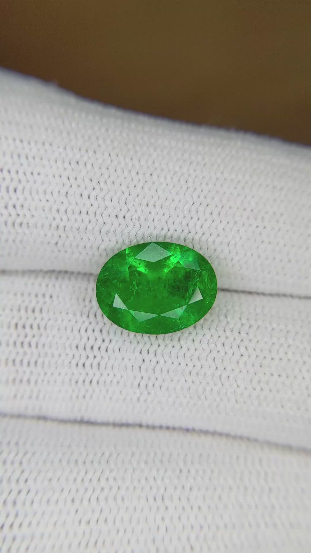 2.72 Ct. Emerald from Colombia Size Video