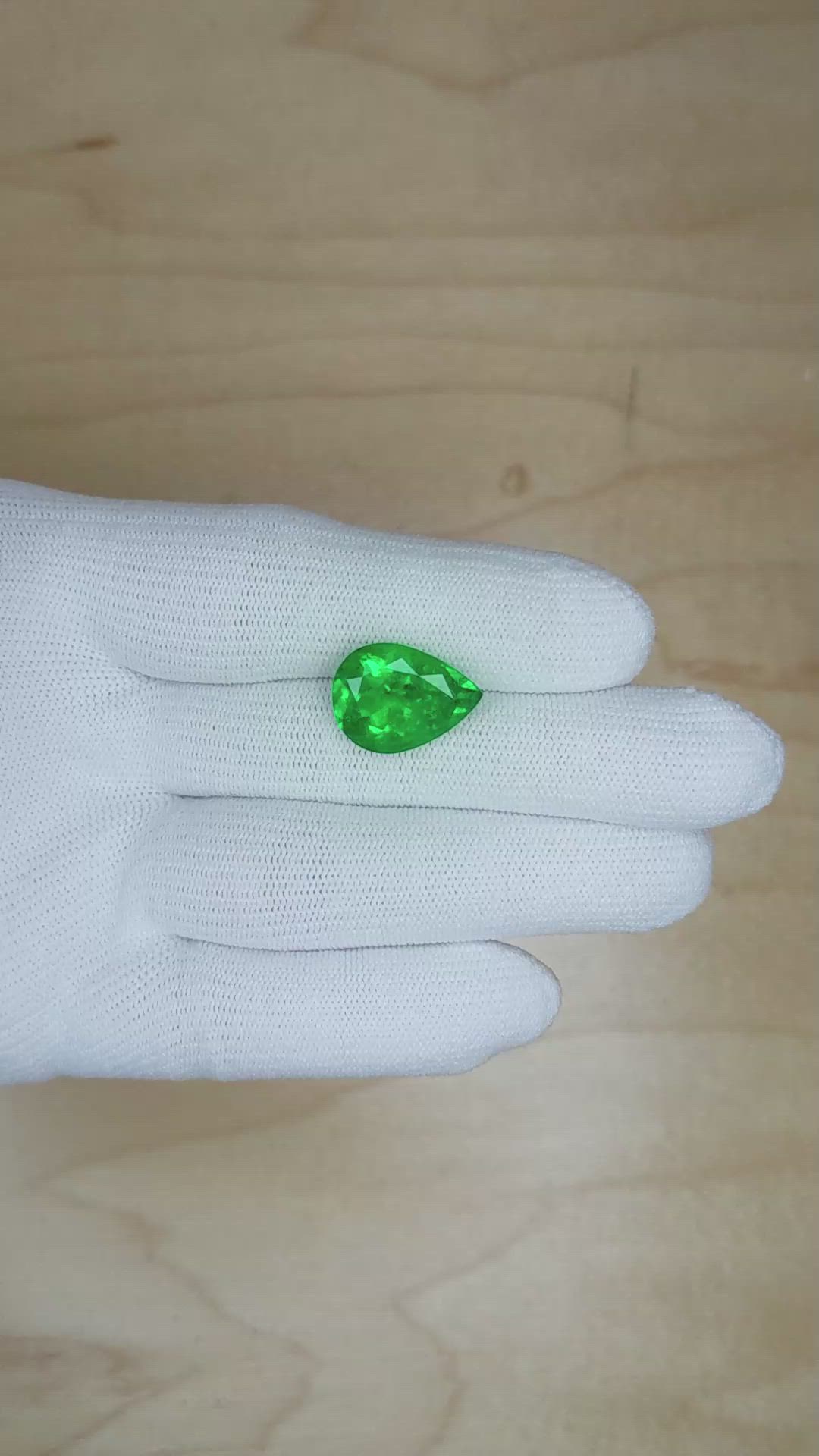 7.14 Ct. Emerald from Colombia Size Video