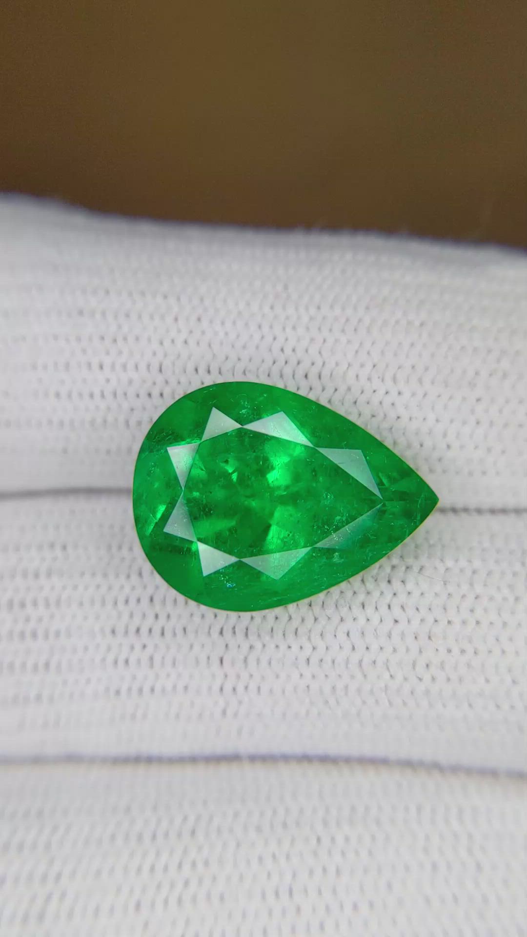 7.14 Ct. Emerald from Colombia Size Video
