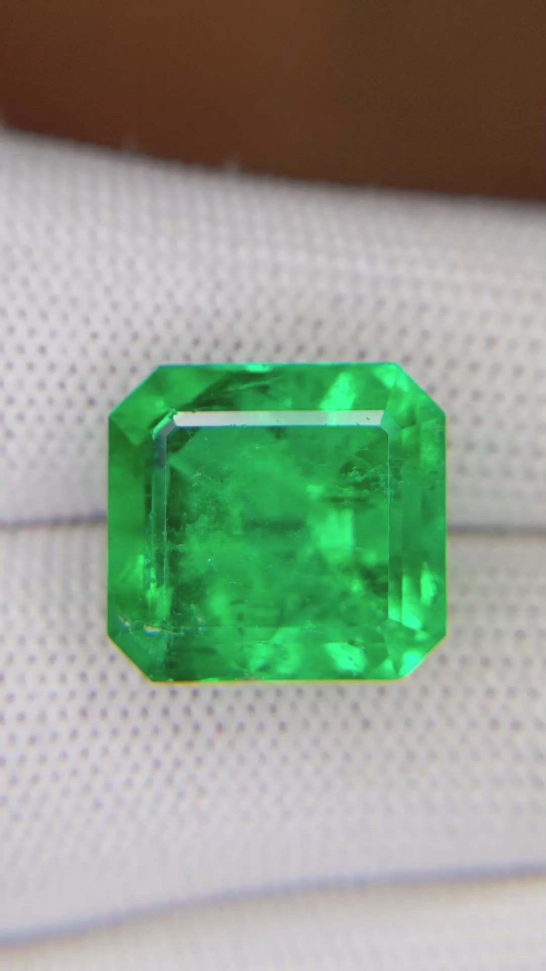 11.47 Ct. Emerald from Colombia Size Video