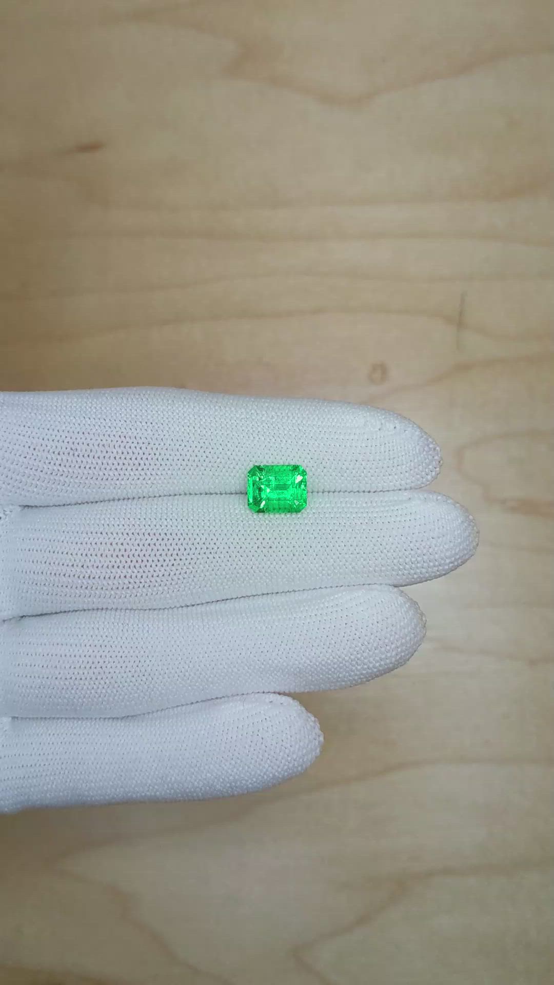 2.59 Ct. Emerald from Colombia Size Video
