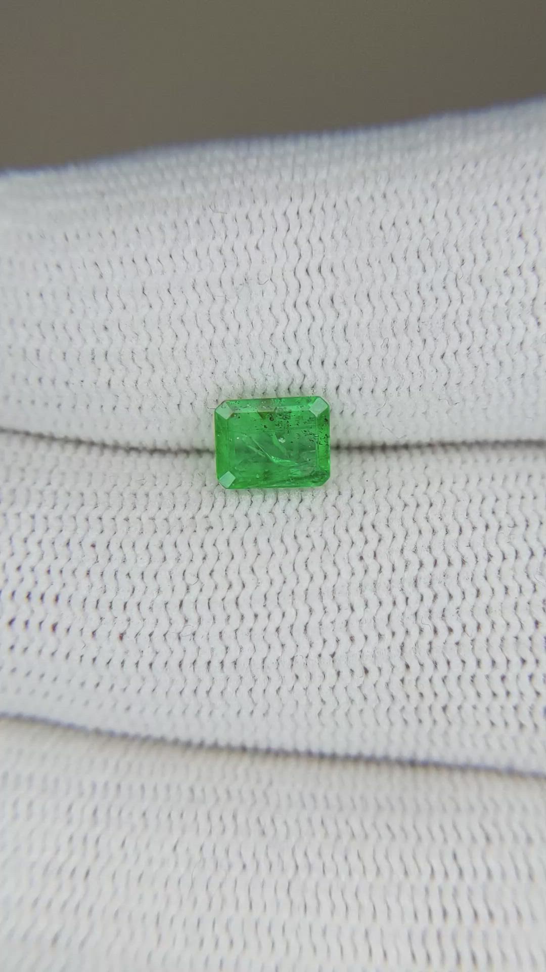 0.71 Ct. Emerald from Colombia Size Video