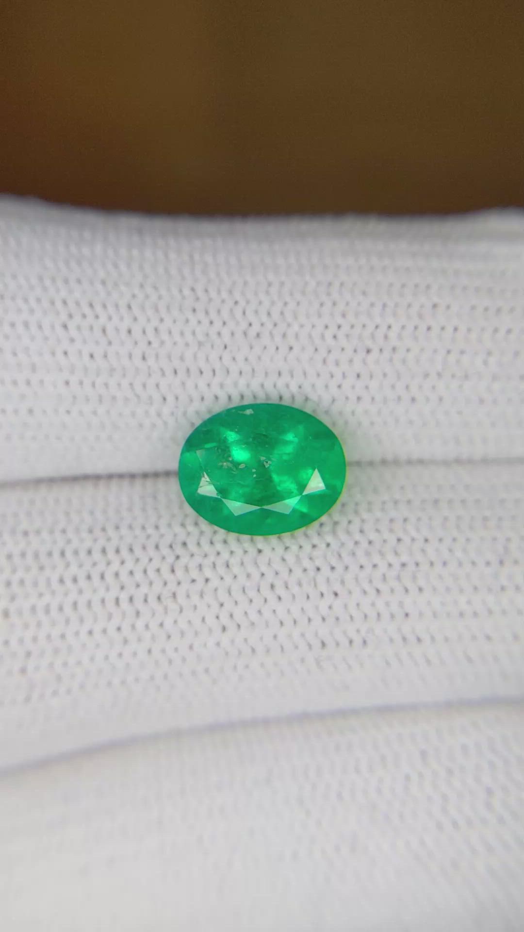 2.19 Ct. Emerald from Colombia Size Video